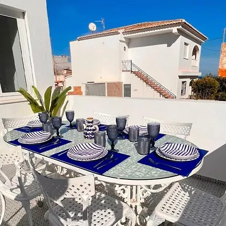 Seaview Villa: Pool & Luxury Piles